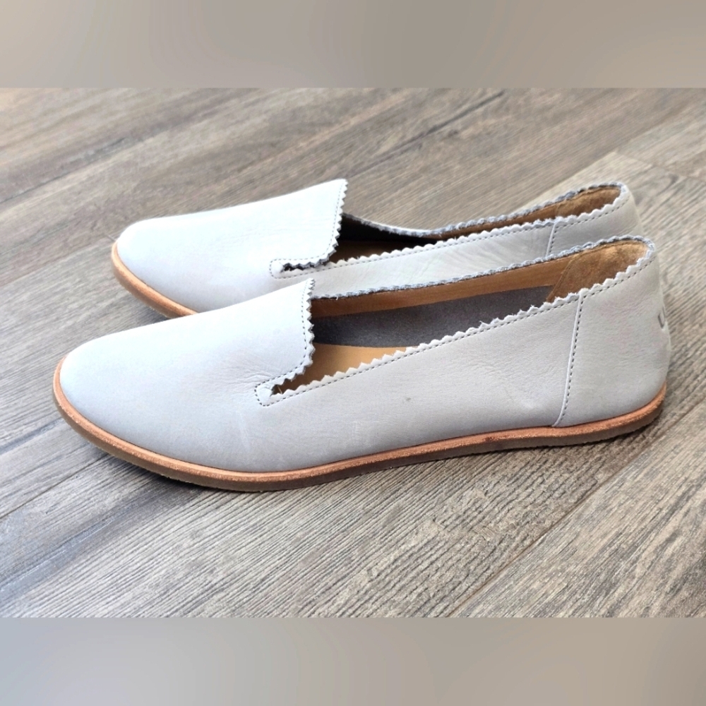 UGG Vista Slip-On Flats Gray Leather Size 6 Preppy Lightweight Classic Coastal